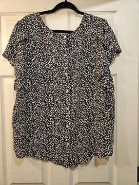 Premise Black and White Micro-Print Short Sleeve Blouse